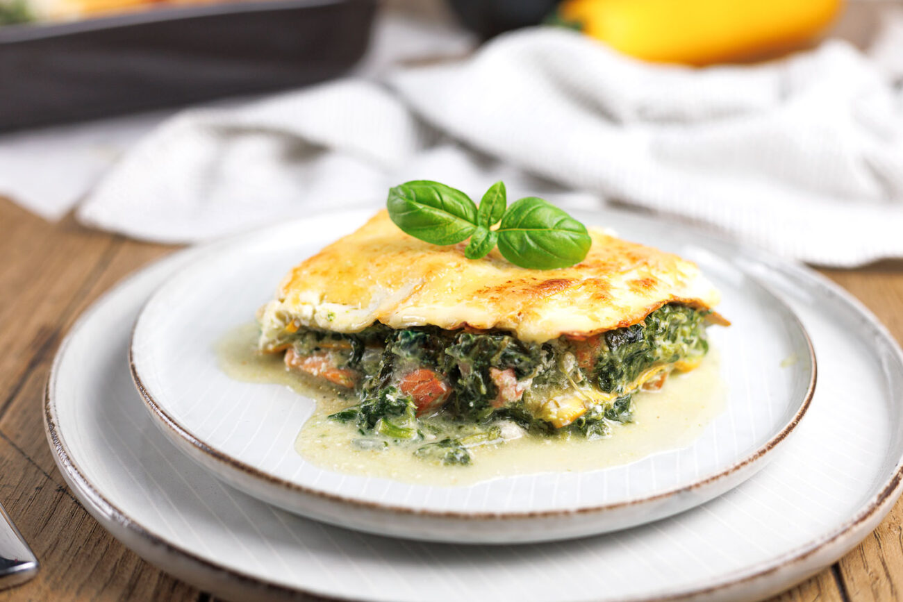 Low Carb & Keto Zucchini-Lasagne mit Spinat und Lachs