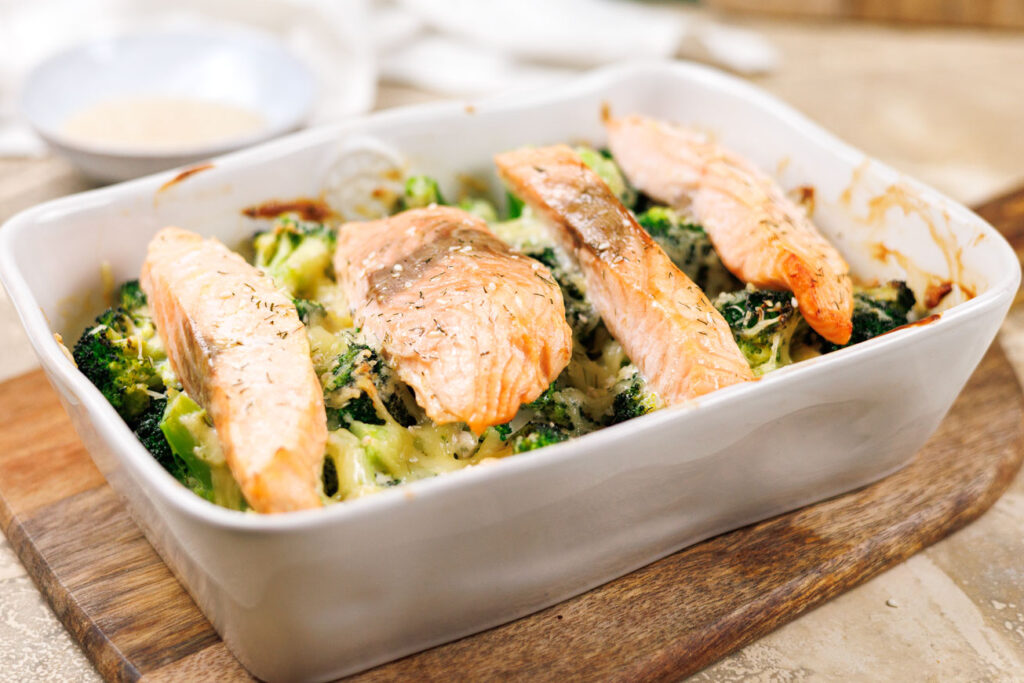 Keto Brokkoli-Lachs-Auflauf