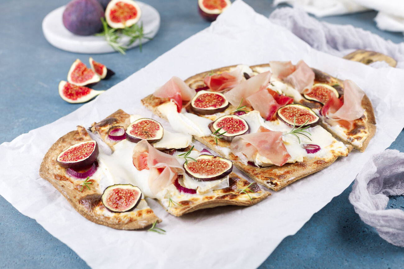 Rezept für 4 Low Carb Flammkuchen mit Feige & Ziegenkäse