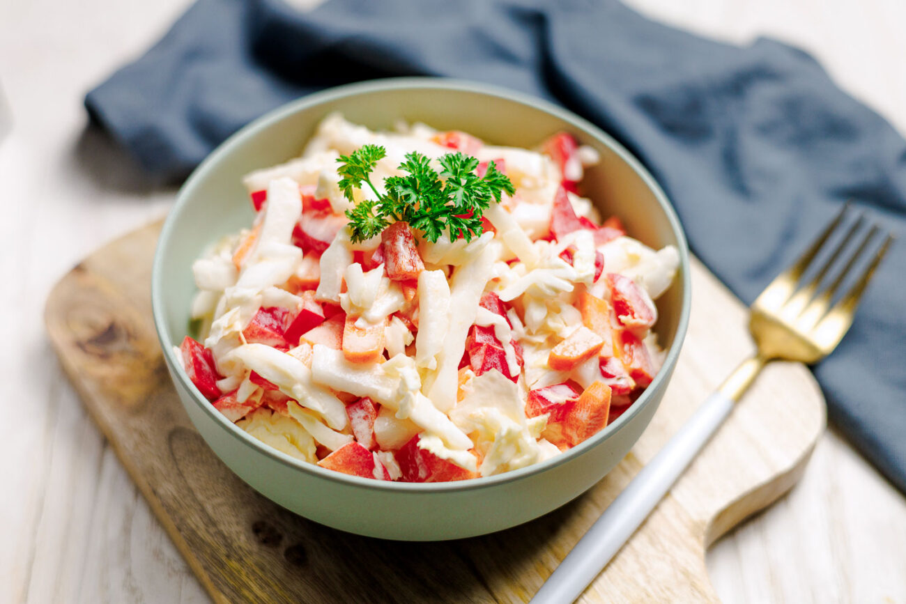 Low Carb Chinakohl-Salat mit Paprika und Karotten