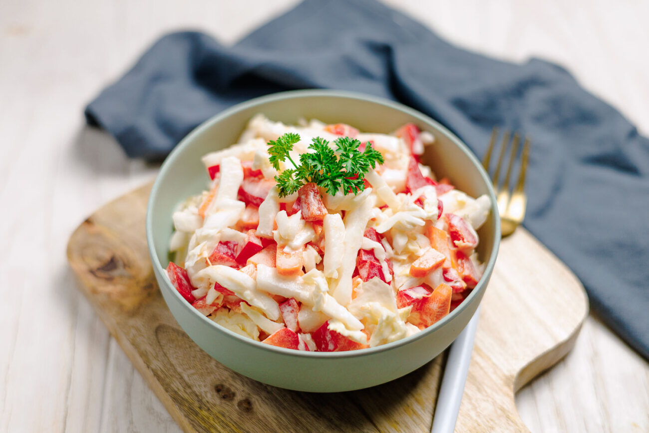 Low Carb Chinakohl-Salat mit Paprika und Karotten