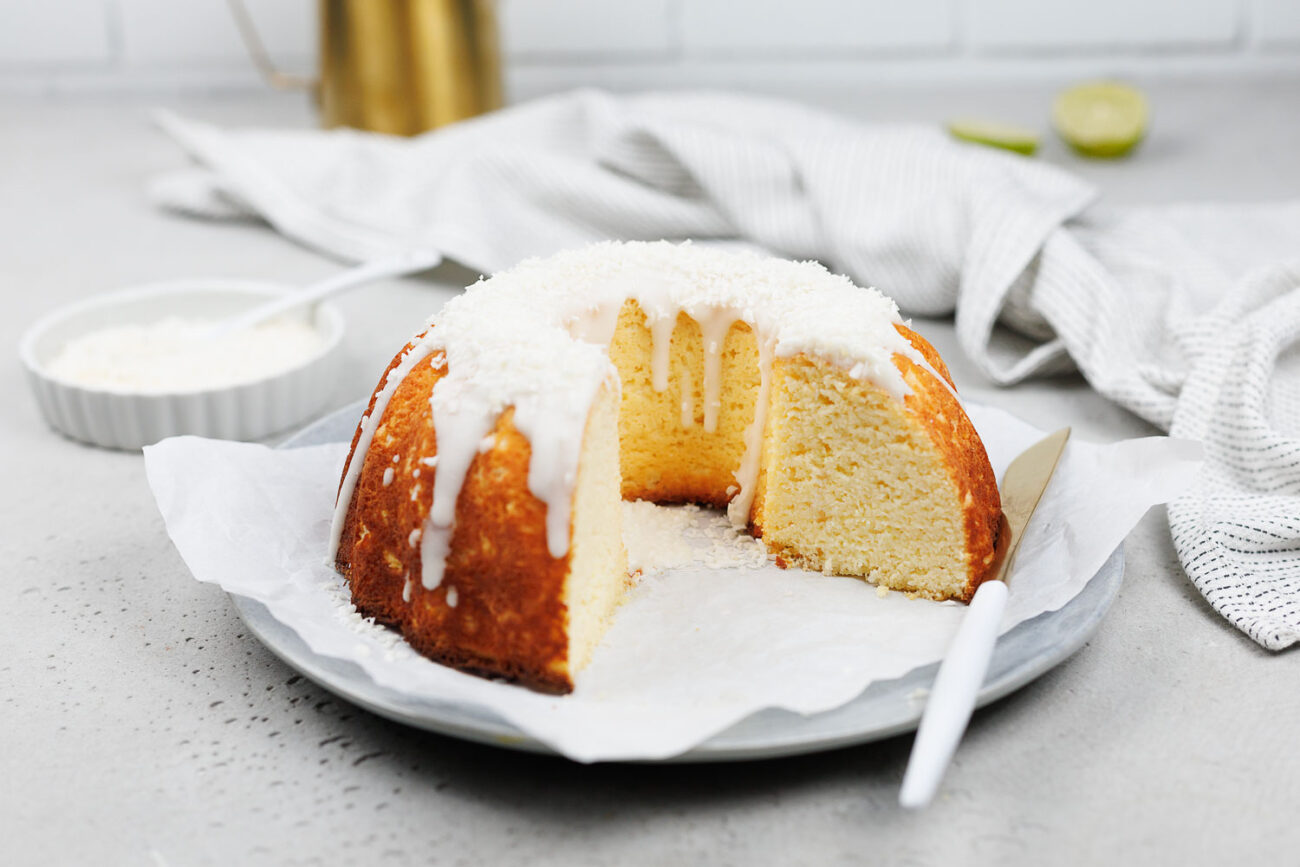 Low Carb Kokos-Limetten-Kuchen – Ein zuckerfreier Kuchen ohne Mandeln!