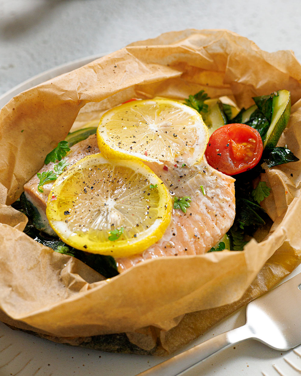 Gesunde Ernährung kann so einfach sein: Keto Lachspäckchen