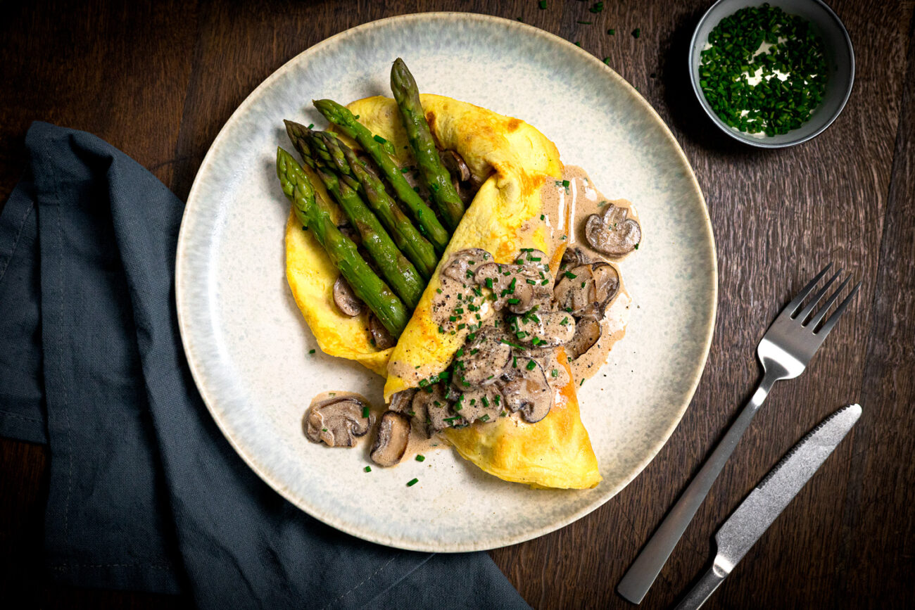 Spargel-Pfannkuchen mit Pilzrahmsoße – Ein vegetarischen Low Carb Mittagessen