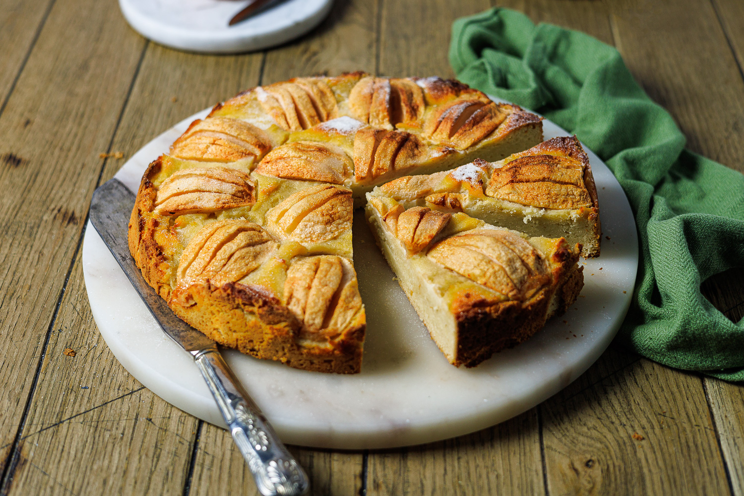 Versunkener Low Carb Apfelkuchen mit einem Rührkuchen