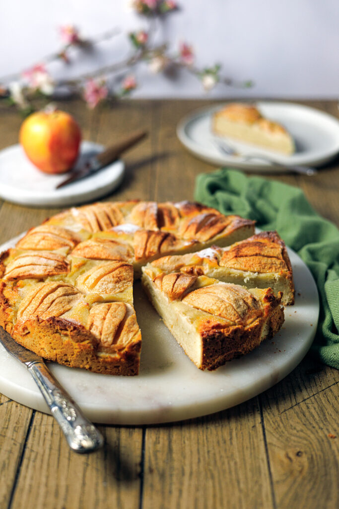 Versunkener Low Carb Apfelkuchen mit einem Rührkuchen