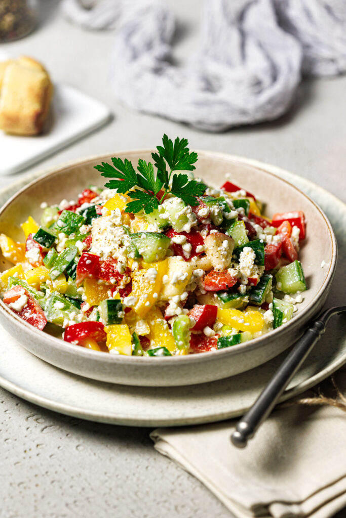 Glutenfreier Hüttenkäse-Salat