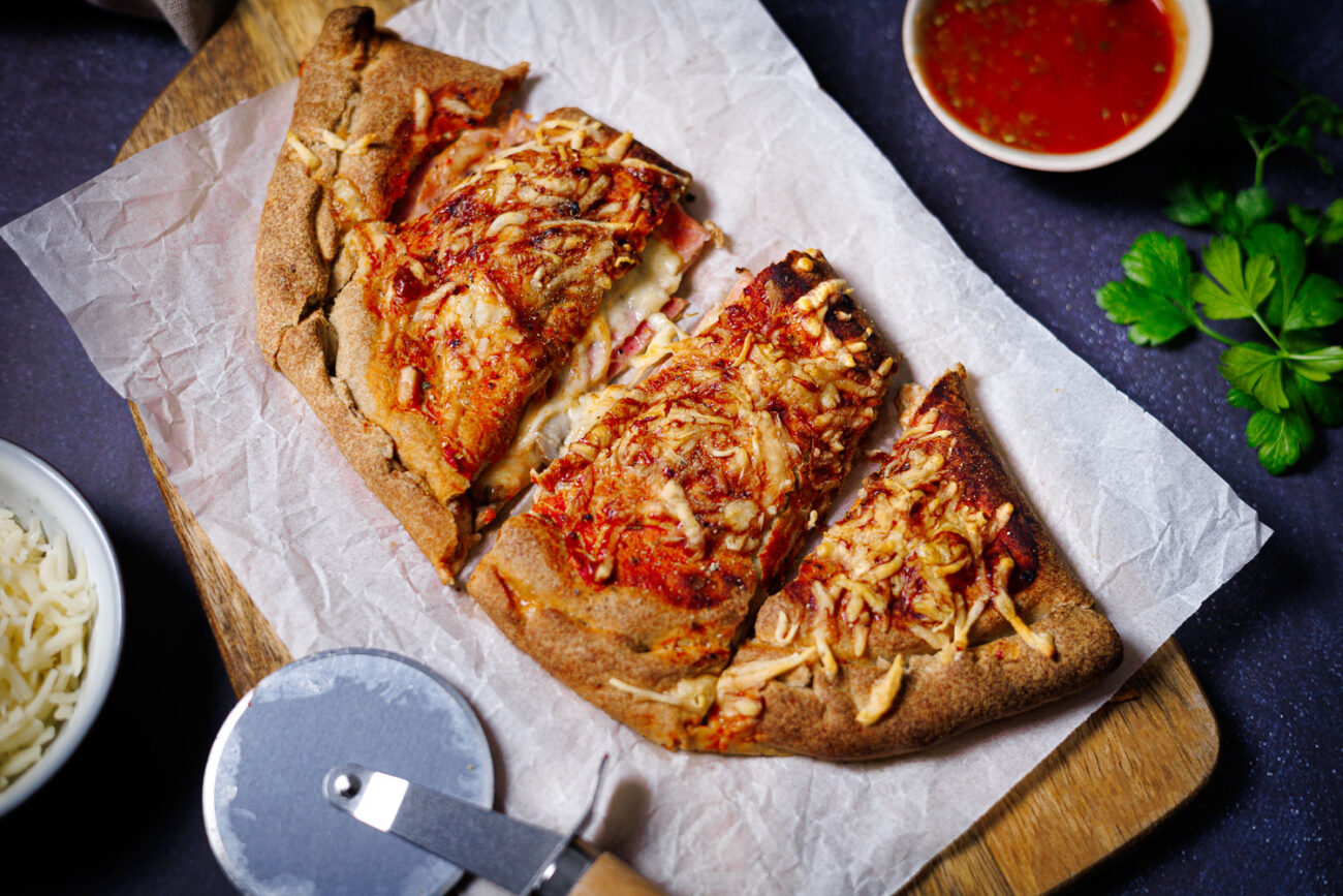 Low Carb Calzone mit Hefeteig