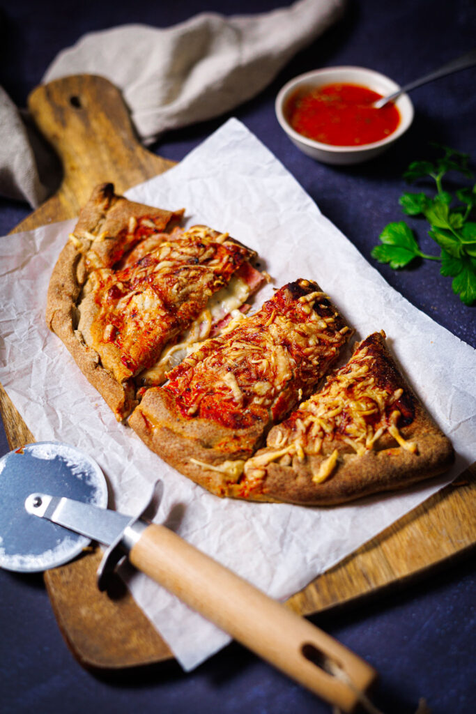 Low Carb Calzone mit Hefeteig