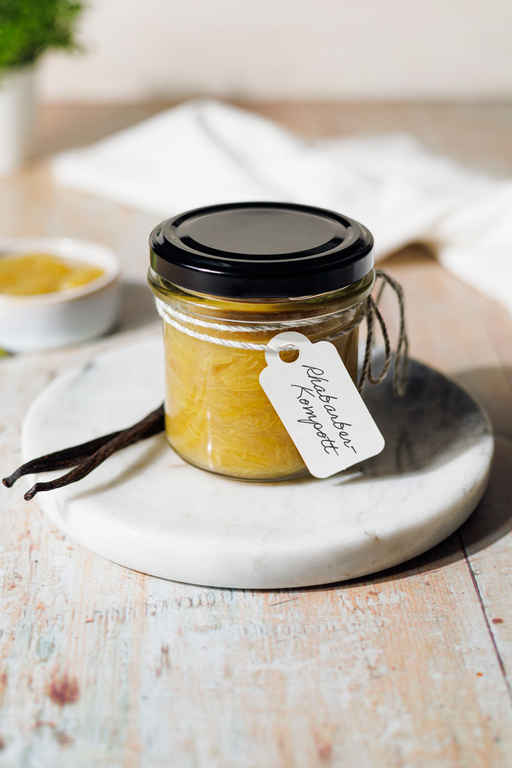 Low Carb Rhabarber-Kompott - Perfekt für Desserts &amp; Kuchen