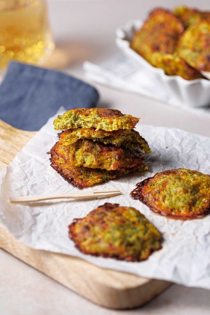 Keto Brokkoli-Cheddar-Fritters