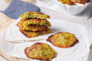 Keto Brokkoli-Cheddar-Fritters