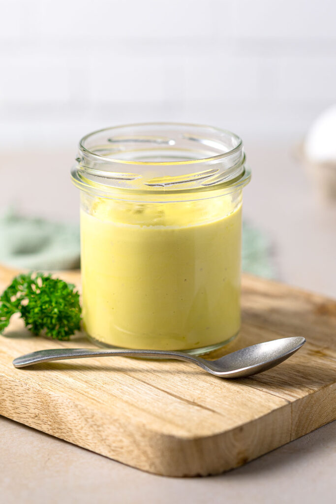 Keto Mayonnaise mit gekochten Eiern