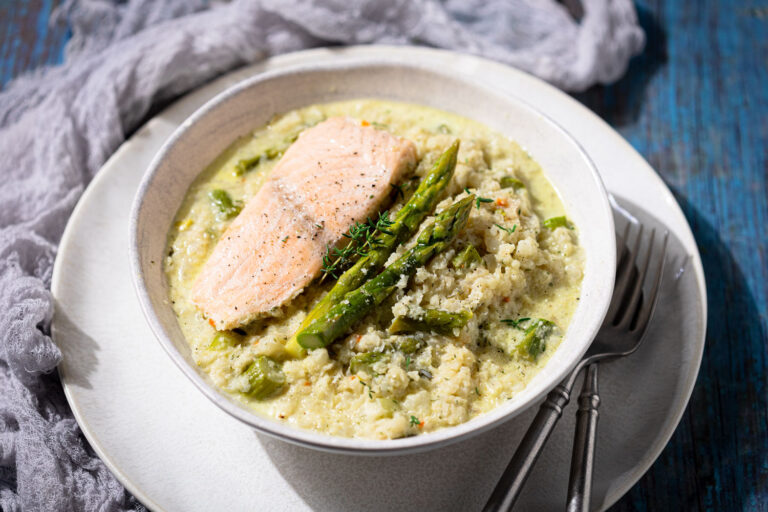 Keto Spargel-Risotto aus Lachs
