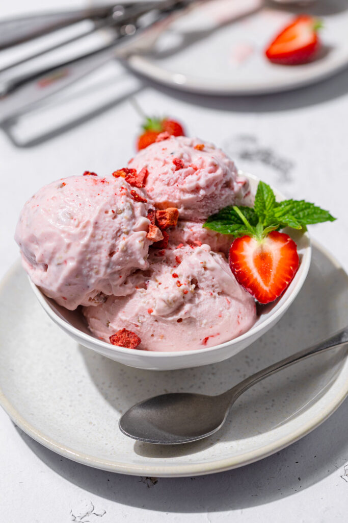 Zuckerfreies Strawberry Cheesecake Eis