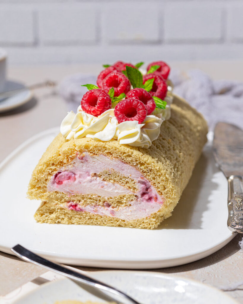 Glutenfreie Himbeer-Biskuitrolle