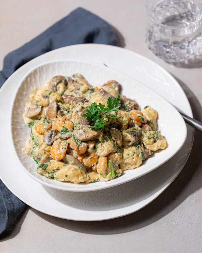 Glutenfreie Scherennudeln mit Garnelen und Pilze
