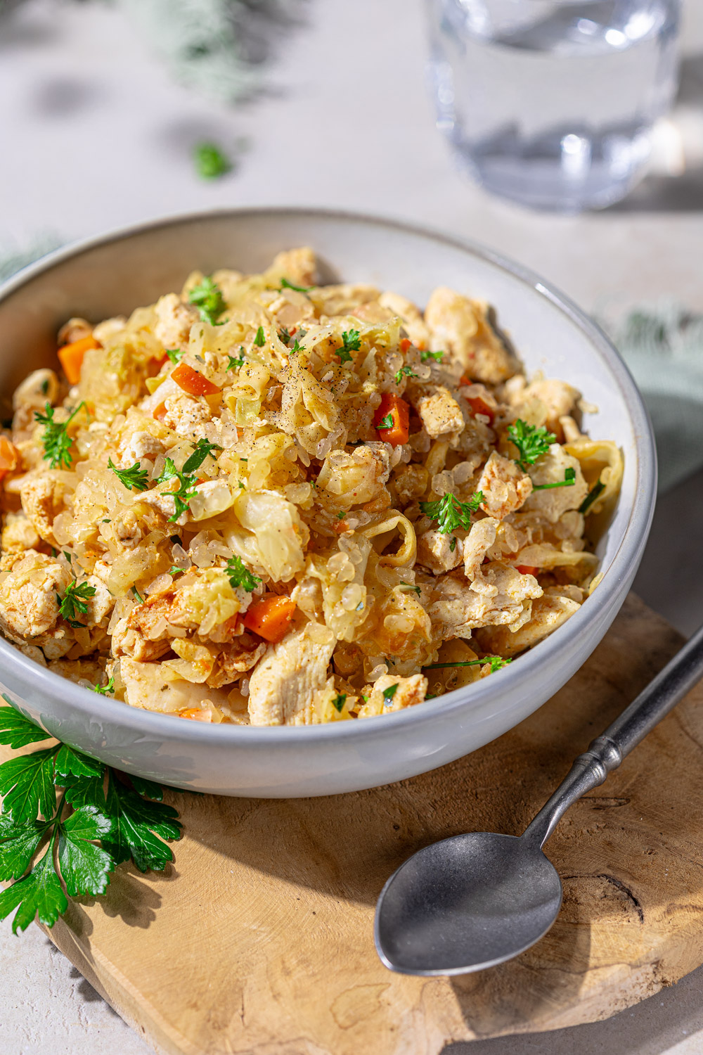 Low Carb Spitzkohl-Hähnchen-Pfanne mit Konjakreis