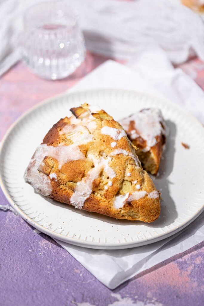Keto Rhabarber-Scones