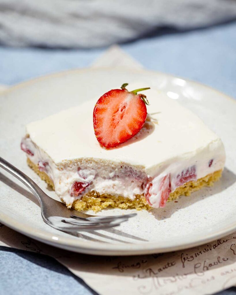 Low Carb Schmandkuchen mit Erdbeeren