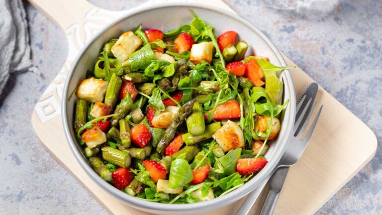 Low Carb Spargel-Erdbeer-Salat