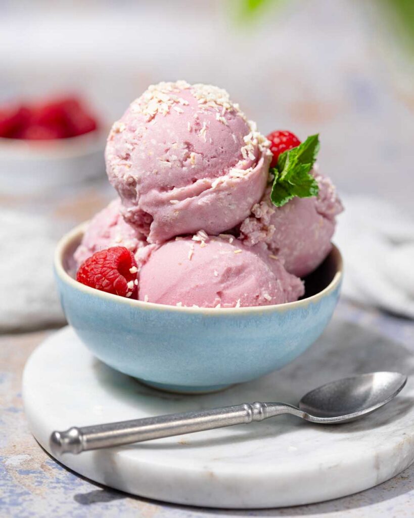 Keto Himbeer-Kokos-Eis